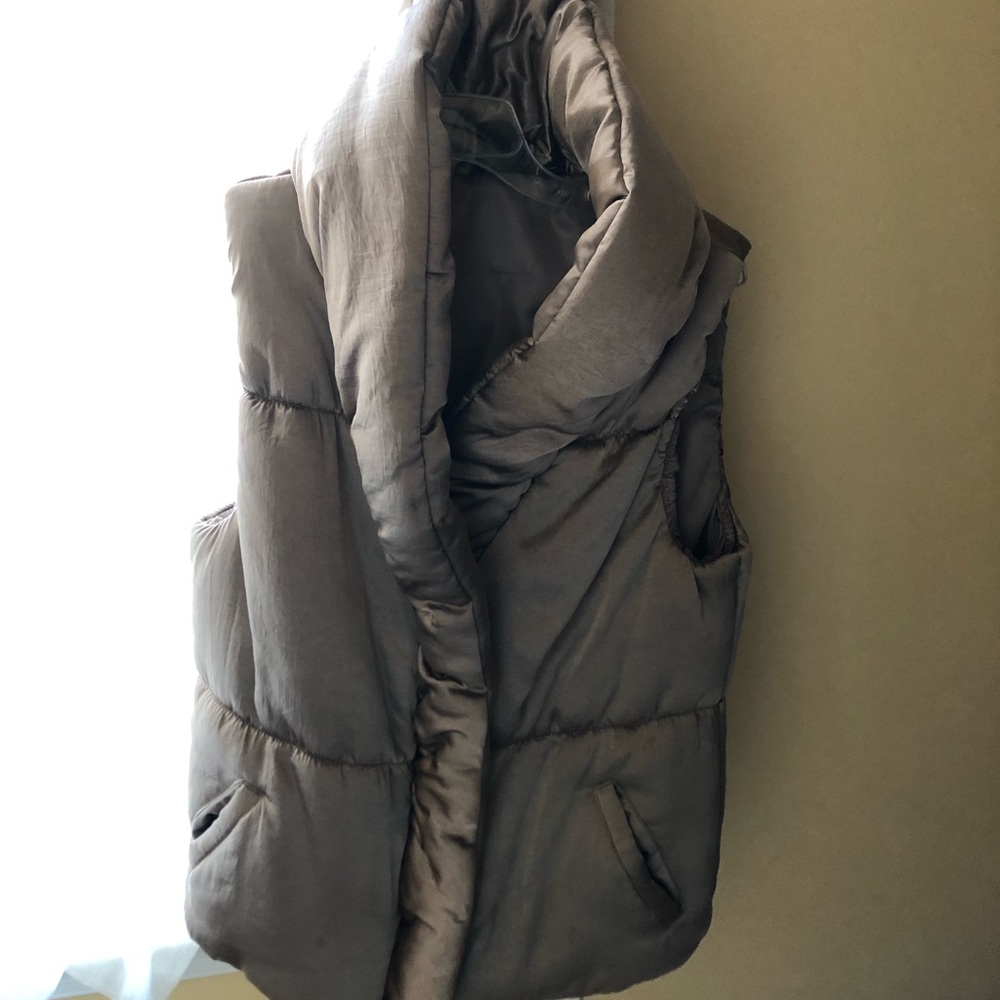 Puffer Vest with popped collar